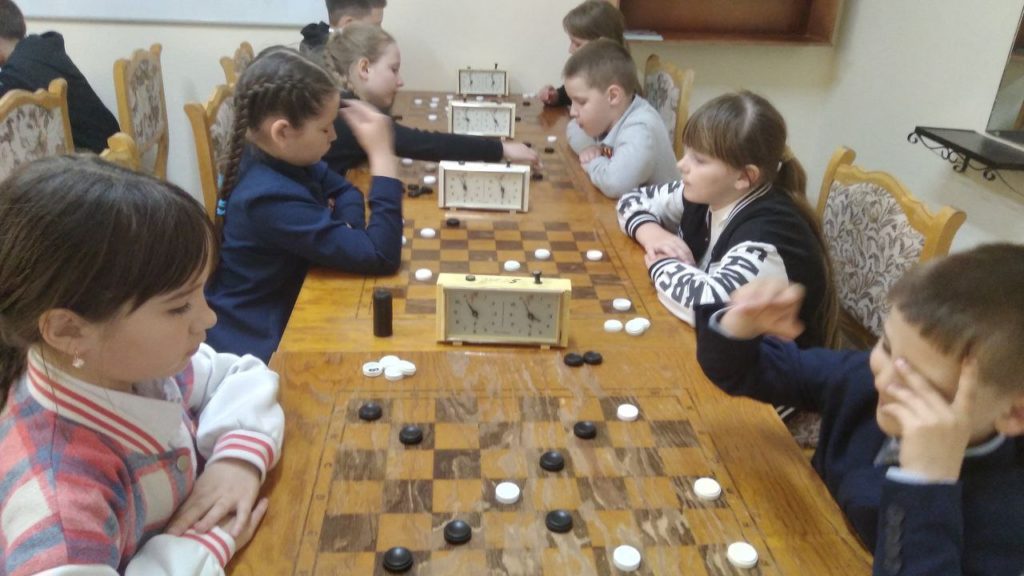 29 апреля 2025 года в с\к "Нива" п. Новоселки состоялось первенство школы по русским шашкам