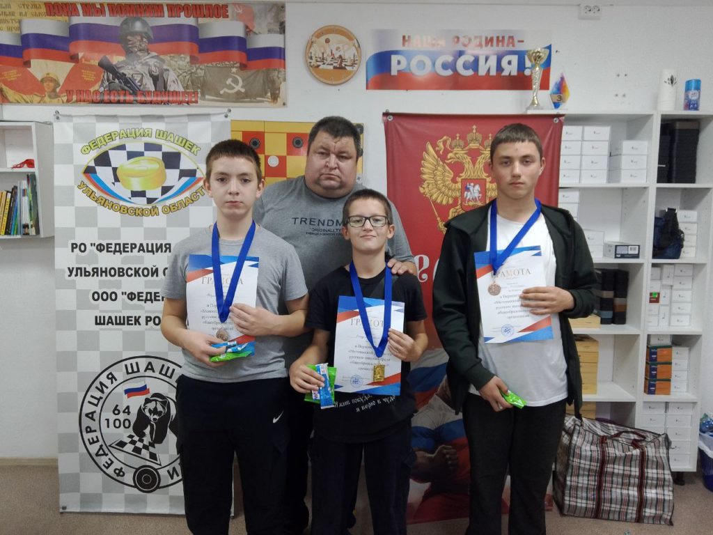 9 октября в Мулловке состоялось первенство МО "Мелекесского района" по русским шашкам до 9, 11, 14 и 17 лет.