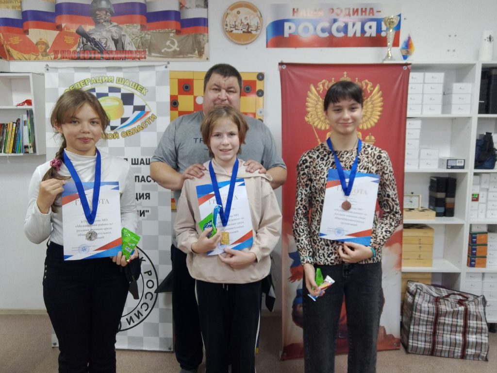 9 октября в Мулловке состоялось первенство МО "Мелекесского района" по русским шашкам до 9, 11, 14 и 17 лет.