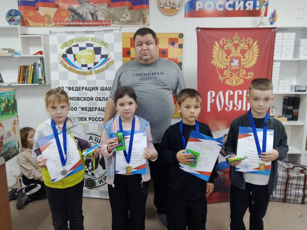 9 октября в Мулловке состоялось первенство МО "Мелекесского района" по русским шашкам до 9, 11, 14 и 17 лет.