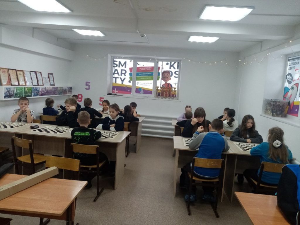 13 декабря в Мулловке стартовало первенство Ульяновской области по русским шашкам среди мальчиков и девочек 2018 года и младшев