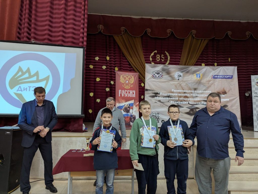 15 ноября в стенах ДиТЭК состоялся открытый чемпионат города Димитровграда по русским шашкам.